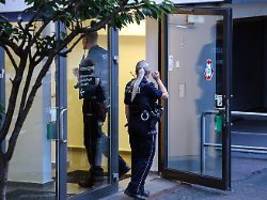 Säugling unverletzt bei Eltern: Tatverdächtige nach Babyentführung in Lüdenscheid gefasst